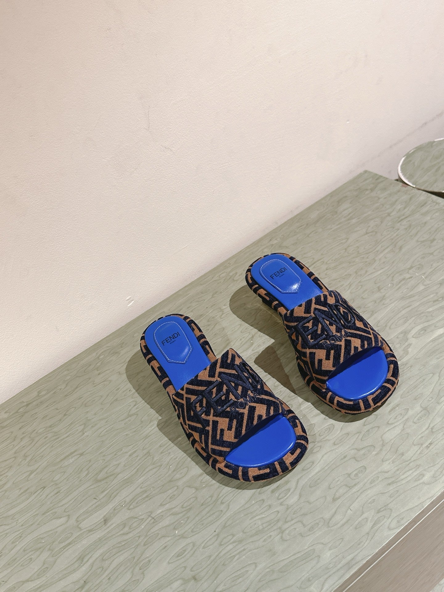 FENDI 26S HIGH SANDALS IN BROWN AND BLACK FABRIC