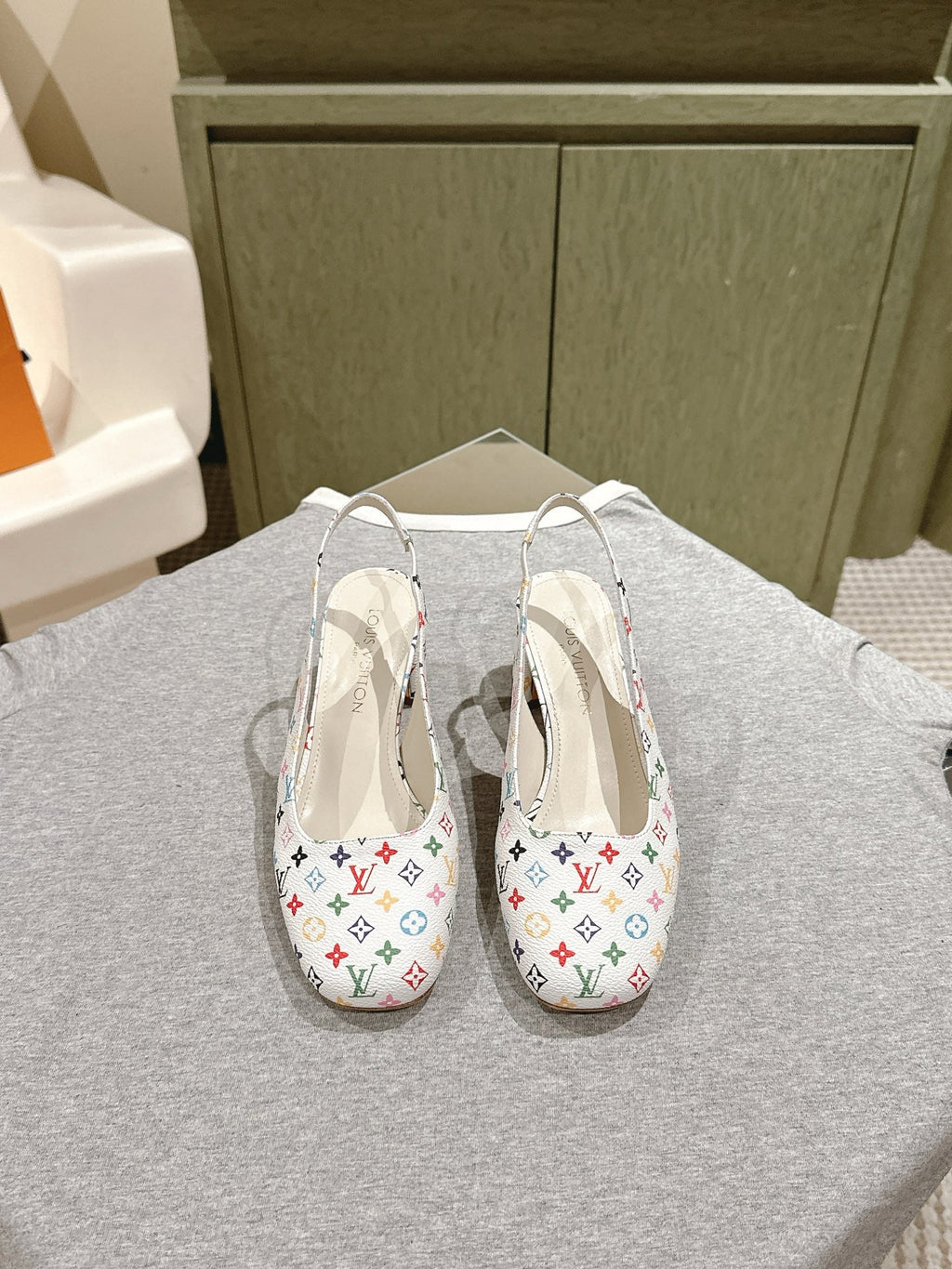 SWING SLINGBACK PUMP 55 MM IN WHITE MONOGRAM CALFSKIN
