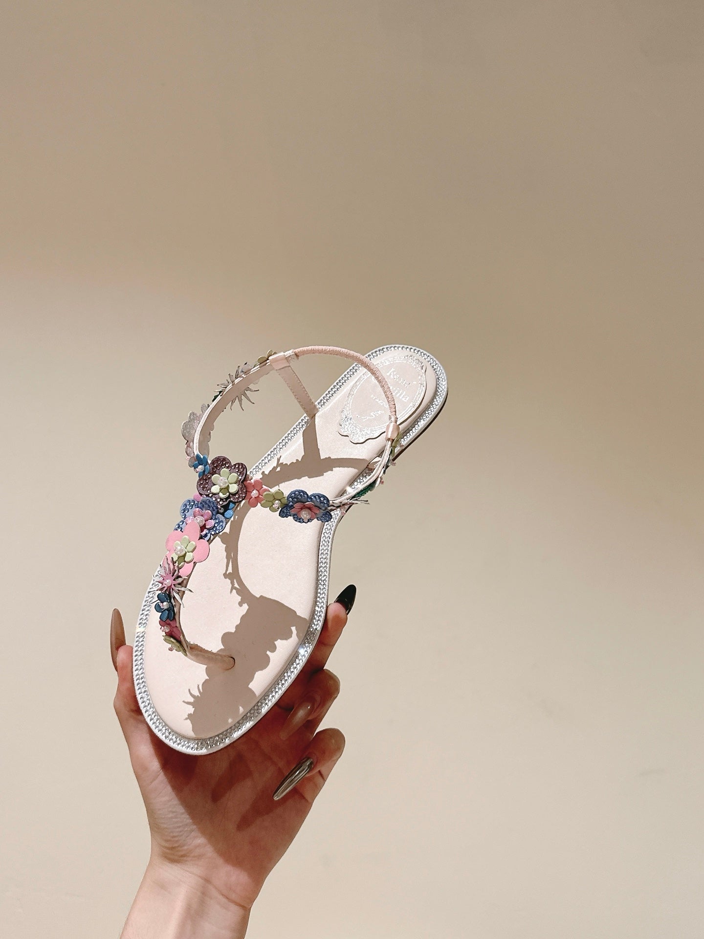 RENE CAOVILLA 26S THONG SANDALS IN NUDE PINK LAMBSKIN FLORAL EMBELLISHED STRAP