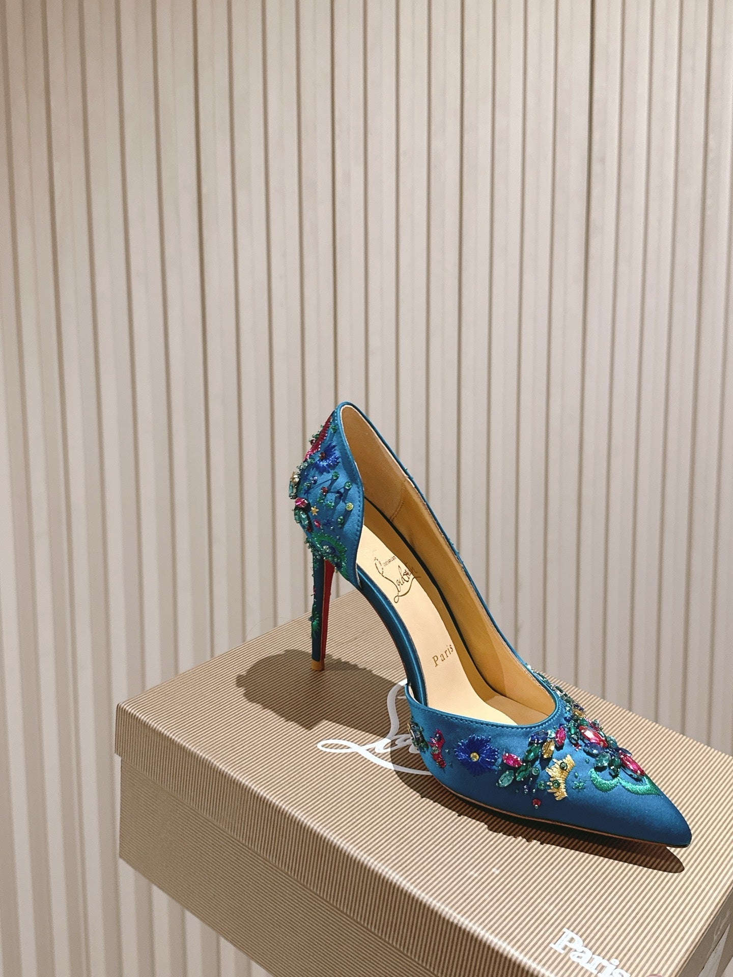 COLORFUL EMBROIDERED IRIZA PUMPS 105MM IN AQUA BLUE SATIN