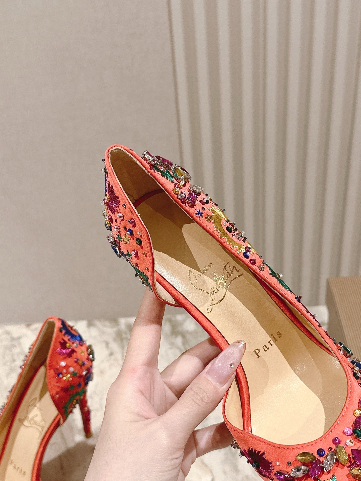 COLORFUL EMBROIDERED IRIZA PUMPS 105MM IN CORAL SATIN