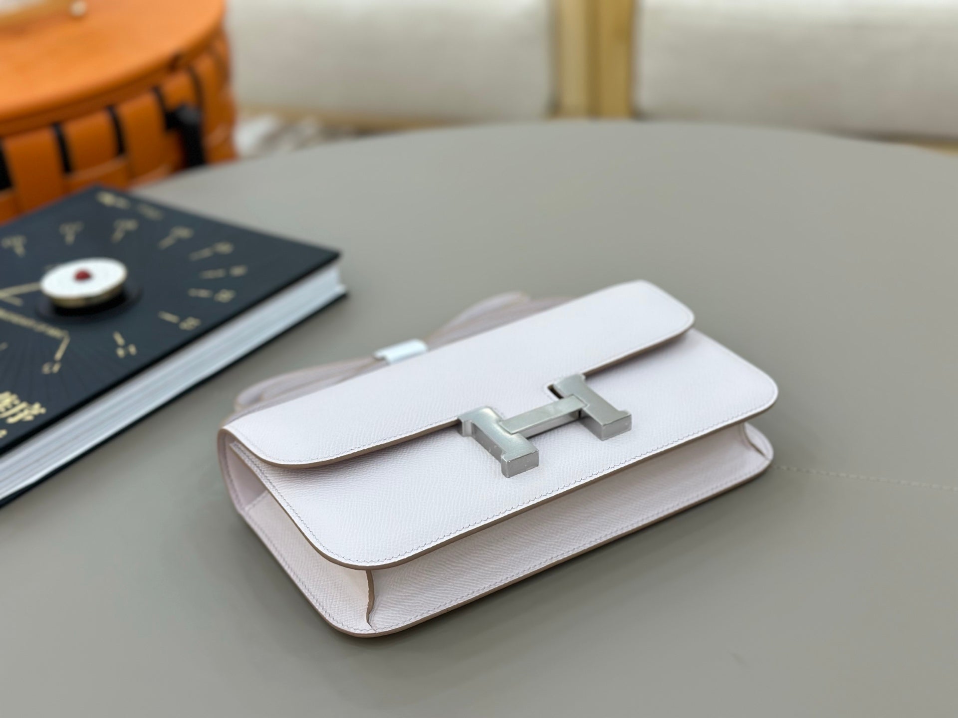 HM 25S CONSTANCE ELAN 24 CM IN ASH PINK-GREY EPSOM WITH SILVER HARDWARE