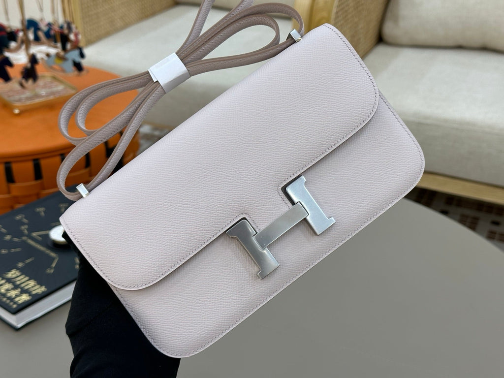 HM 25S CONSTANCE ELAN 24 CM IN ASH PINK-GREY EPSOM WITH SILVER HARDWARE