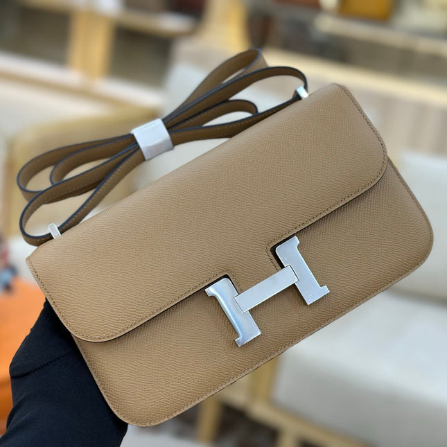 HM 25S CONSTANCE ELAN 24 CM IN LIGHT SADDLE BROWN EPSOM WITH SILVER HARDWARE