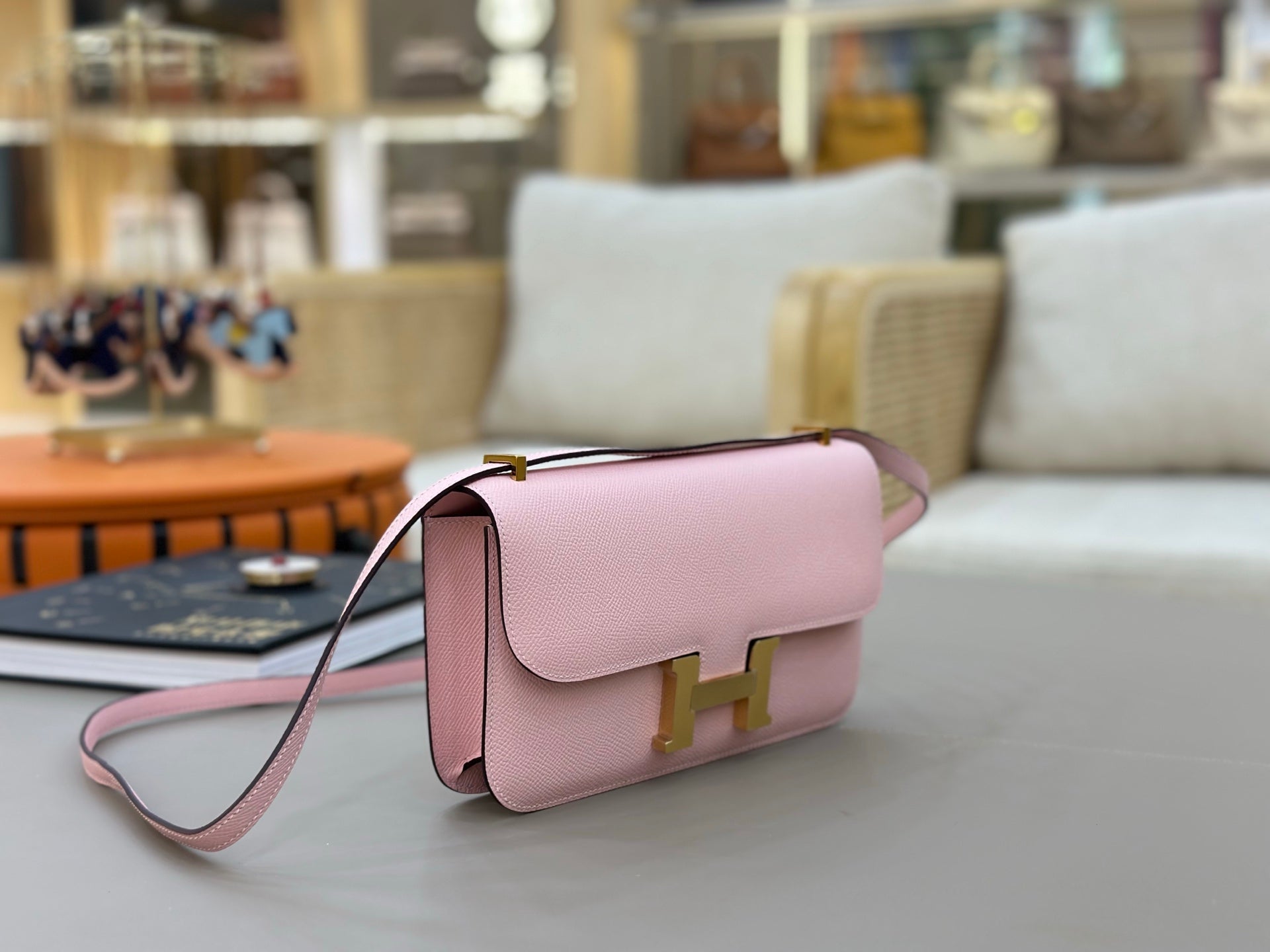 HM 25S CONSTANCE ELAN 24 CM IN LIGHT PINK EPSOM WITH GOLD HARDWARE