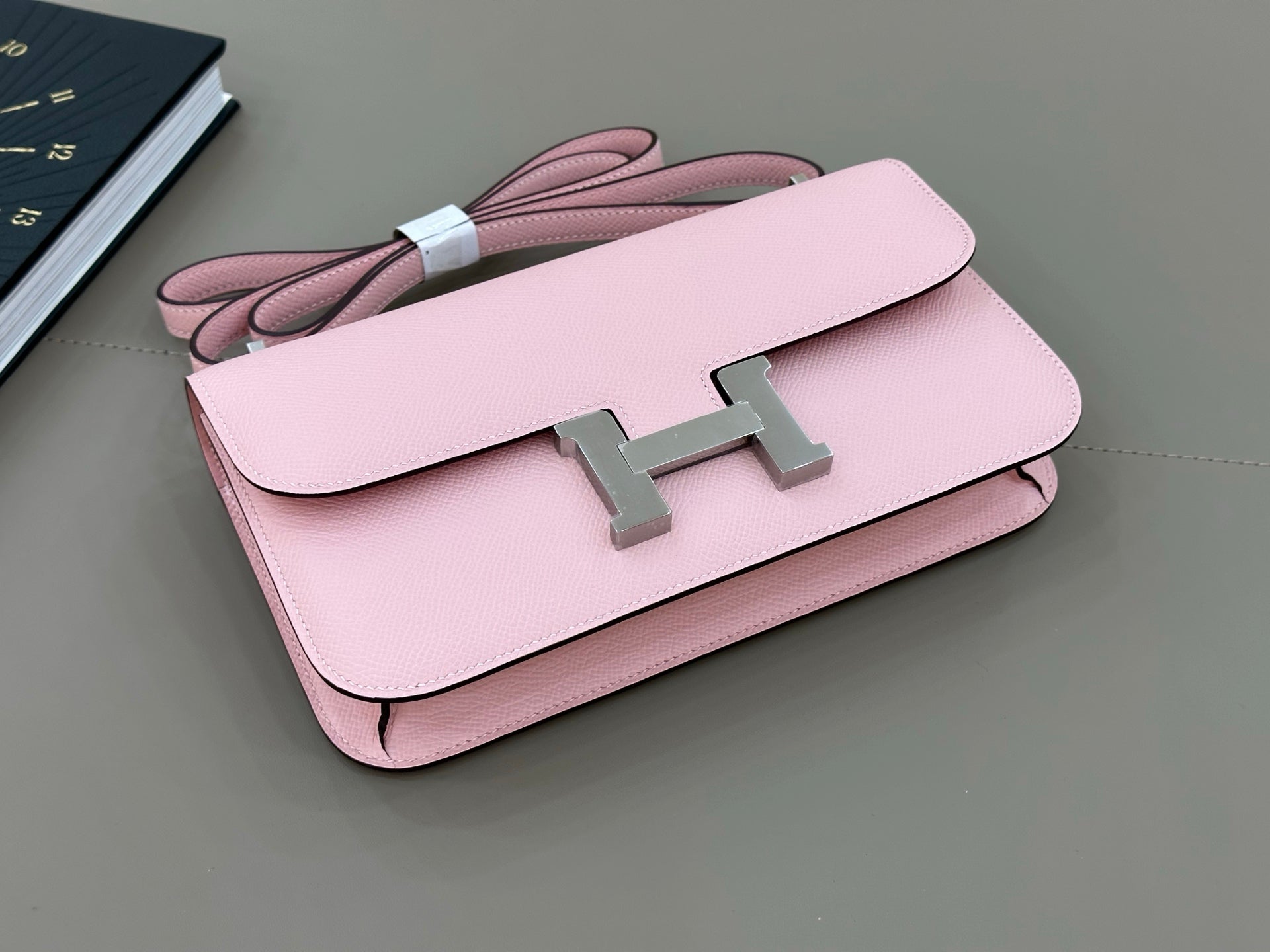 HM 25S CONSTANCE ELAN 24 CM IN LIGHT PINK EPSOM WITH SILVER HARDWARE