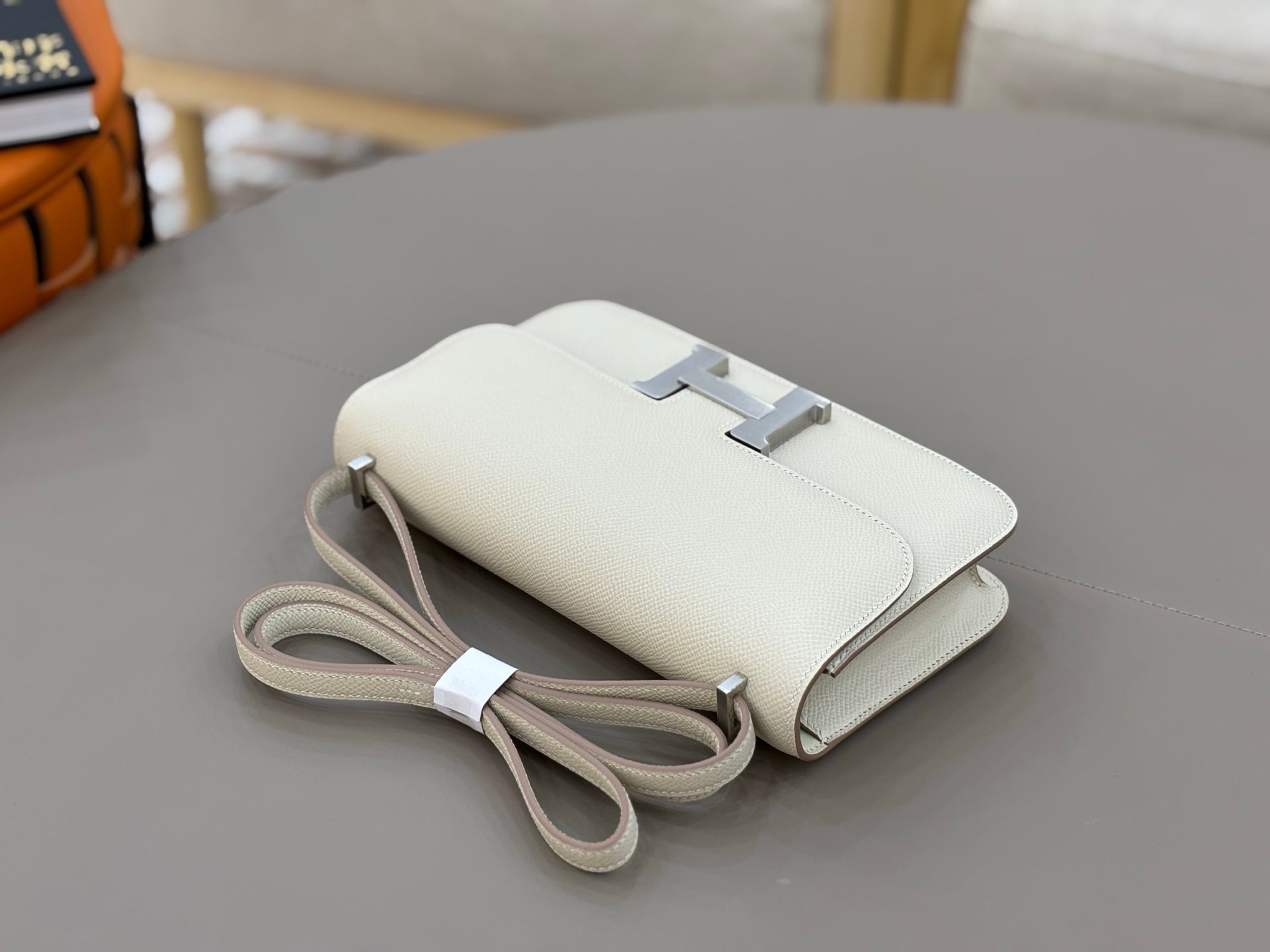 HM 25S CONSTANCE ELAN 24 CM IN CREAM WHITE EPSOM WITH SILVER HARDWARE