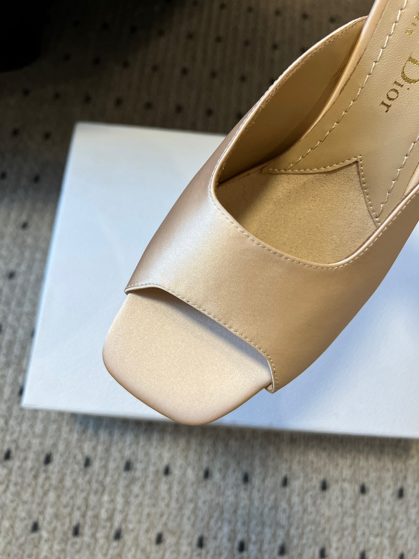 CD TRIBALES PUMPS IN BEIGE SATIN AND CALFSKIN