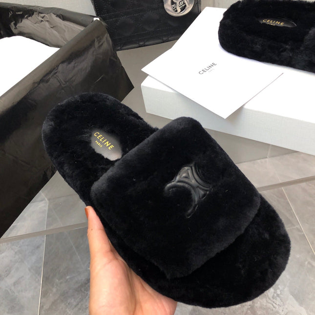 THICK-SOLED SLIPPER IN BLACK LAMB FUR