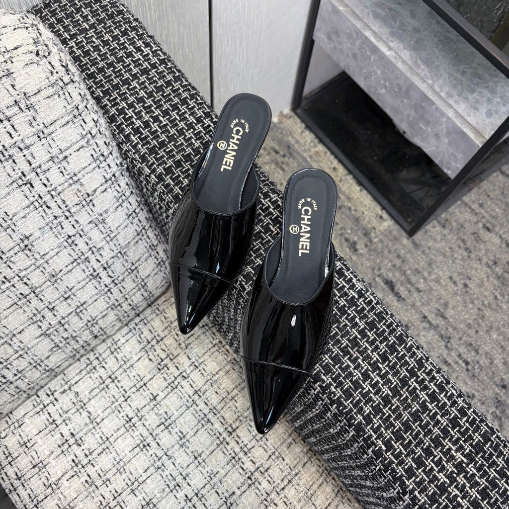 LV 26S HIGH-HEELED MULES 40 MM IN BLACK PATENT CALFSKIN