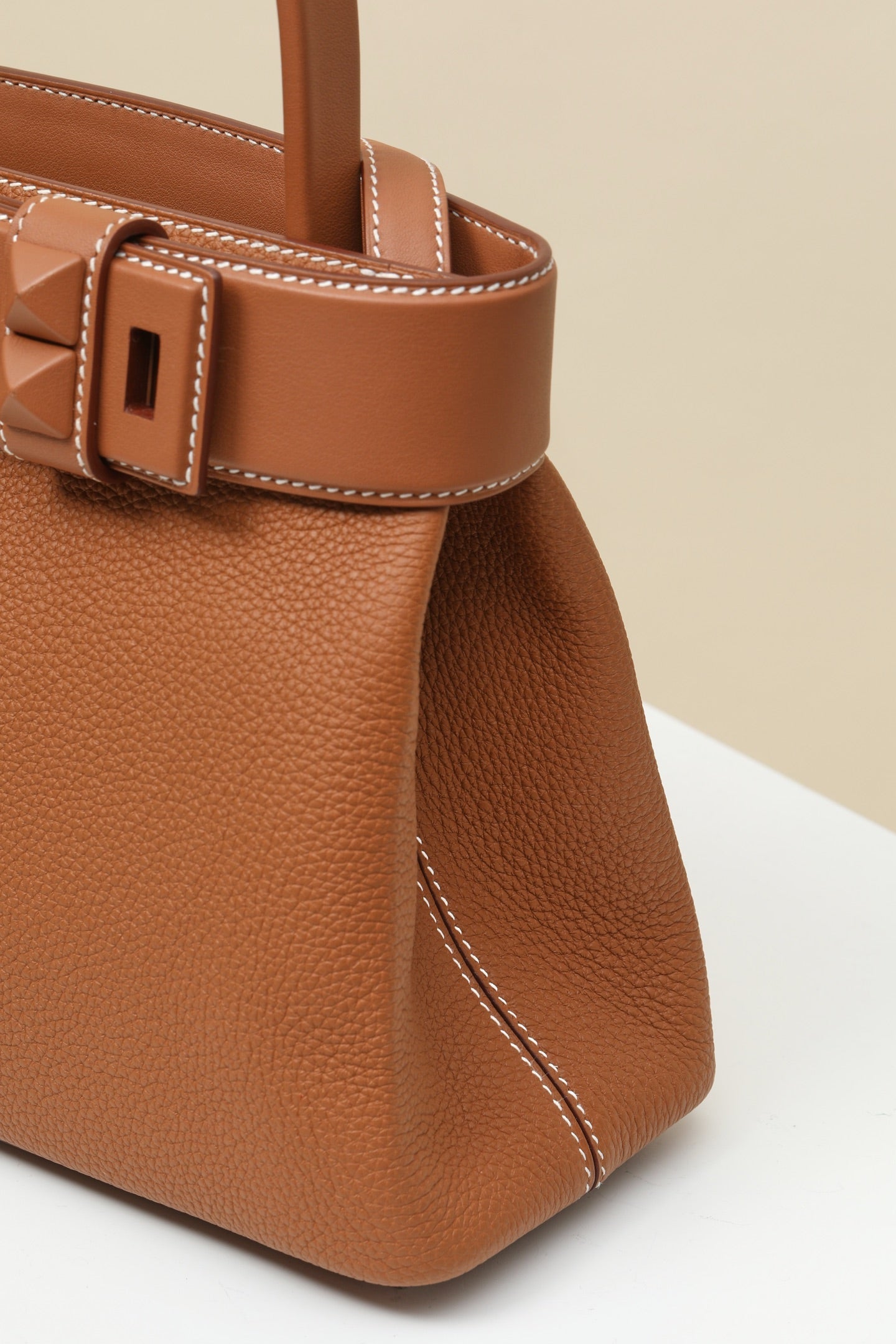 HM 25S MEDOR 27 CM IN CARAMEL BROWN TOGO