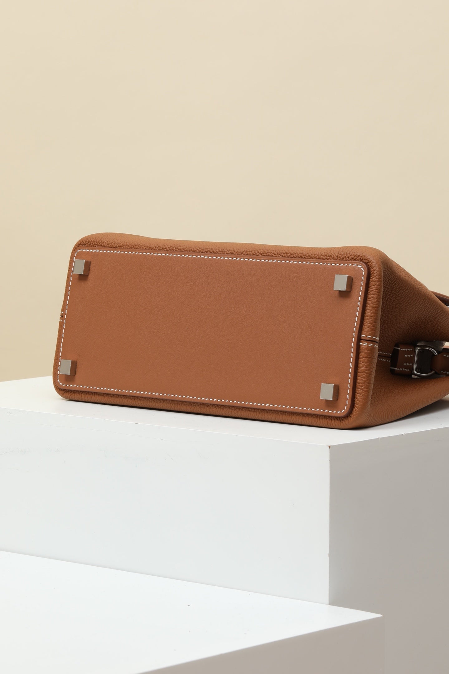 HM 25S MEDOR 27 CM IN CARAMEL BROWN TOGO