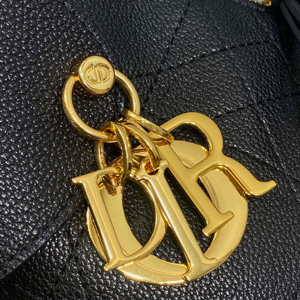 DIOR 25S SMALL VOYAGE BAG 23 IN BLACK FLAT MACROCANNAGE GRAINED CALFSKIN