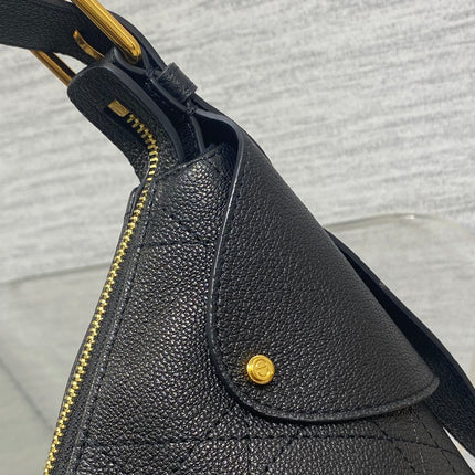 DIOR 25S SMALL VOYAGE BAG 23 IN BLACK FLAT MACROCANNAGE GRAINED CALFSKIN