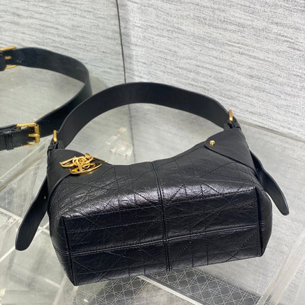 DIOR 25S SMALL VOYAGE BAG 23 IN BLACK FLAT MACROCANNAGE GRAINED GLOSSY CALFSKIN