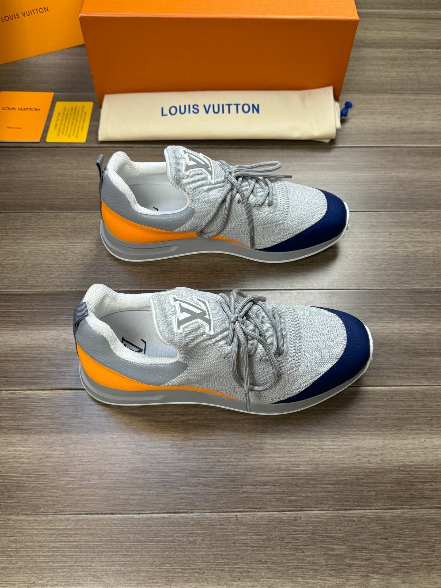 SNEAKERS IN GREY MESH BREATHABLE FABRIC AND BLUE MIX ORANGE CALFSKIN