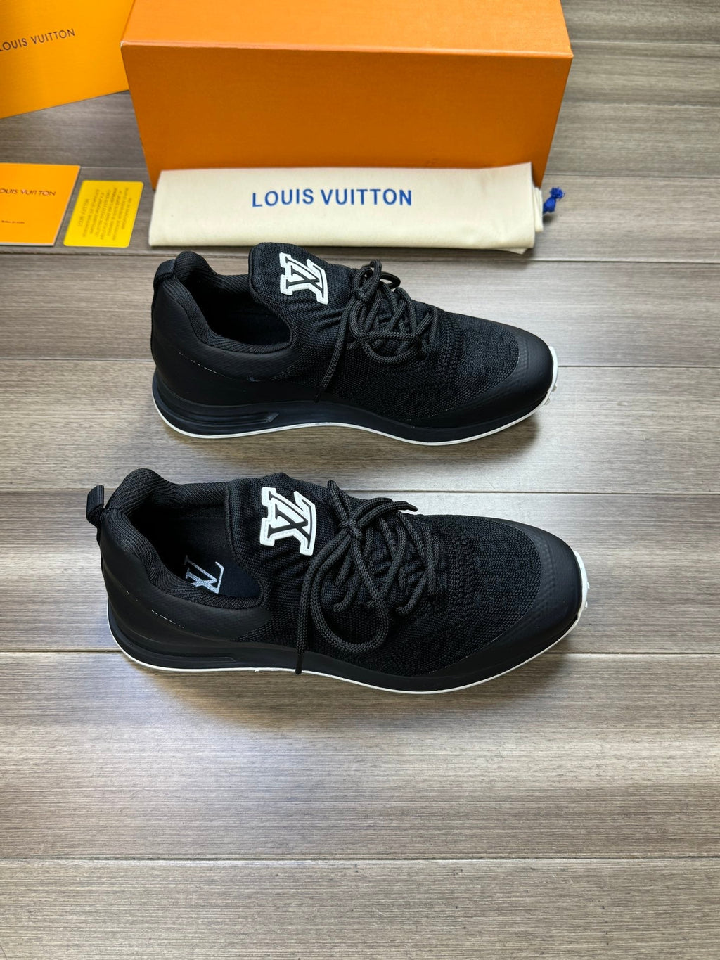 LV SNEAKERS IN BLACK MESH BREATHABLE FABRIC AND  CALFSKIN