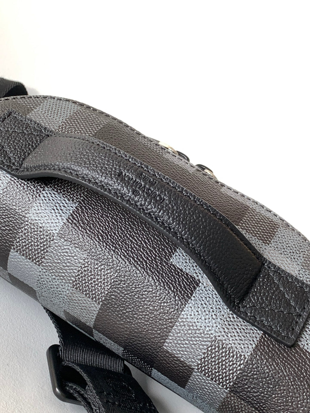 LV 25S ORIGINAL DYNAMIC BUMBAG 30 IN CANVAS DAMOFLAGE BLACK
