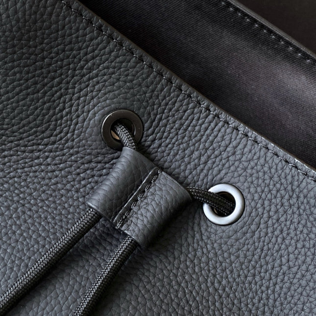 LV 26S FASTLINE BACKPACK 43 IN BLACK CALFSKIN