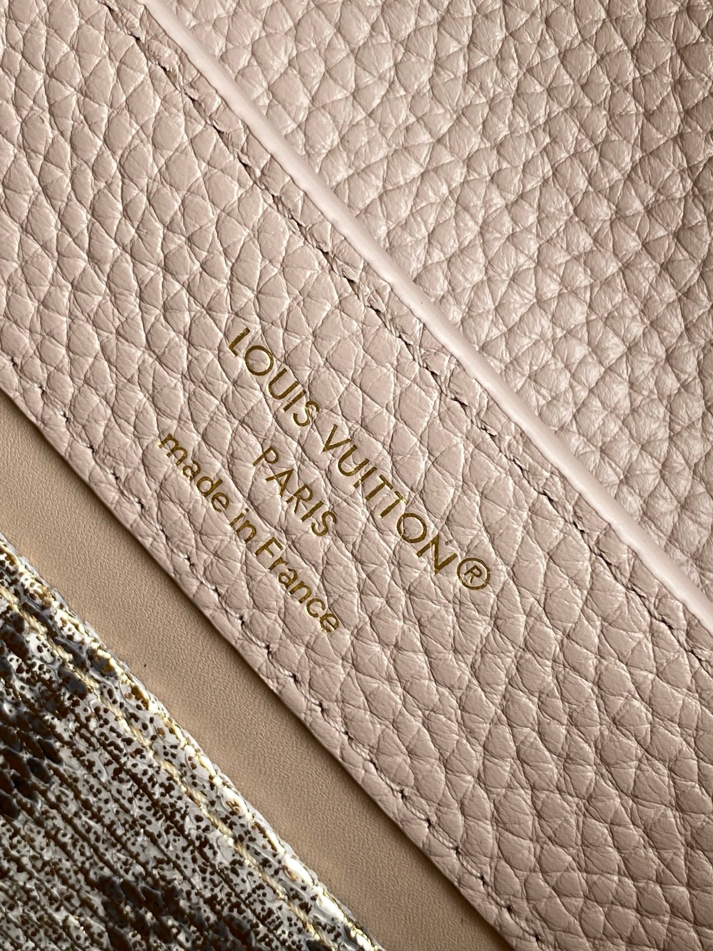 LV 26S CAPUCINES BAG 21 IN GRAYISH BEIGE TAURILLON CALFSKIN WITH GOLD HARDWARE