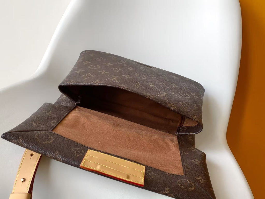 LV 26S TAKE OUT MESSENGER 32 IN BROWN CALFSKIN