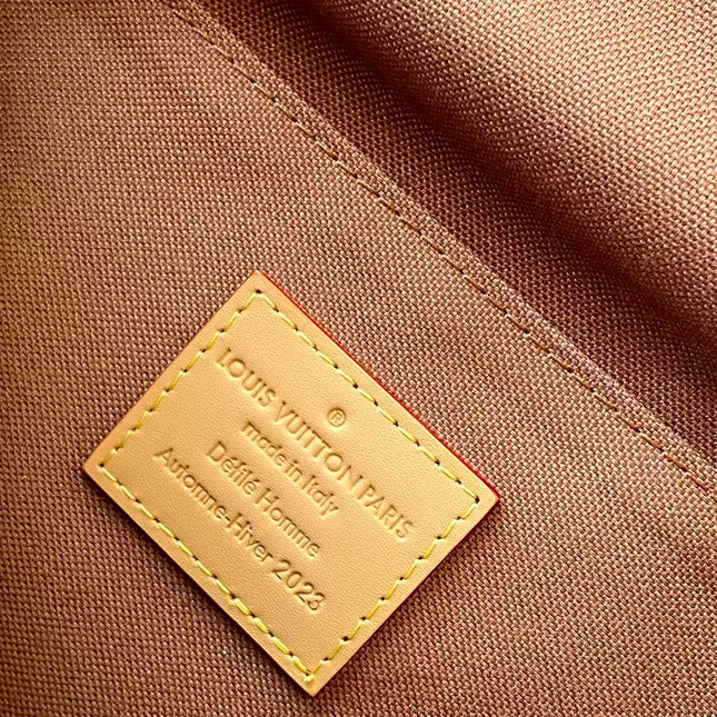 LV 26S TAKE OUT MESSENGER 32 IN BROWN CALFSKIN
