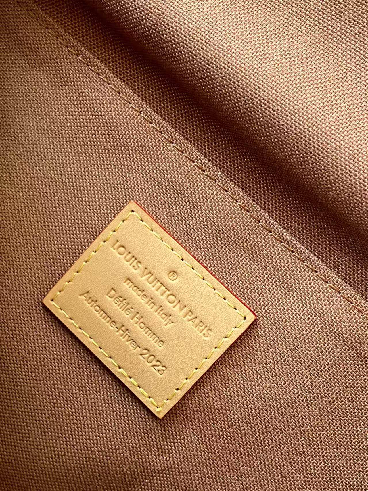 LV 26S TAKE OUT MESSENGER 32 IN BROWN CALFSKIN