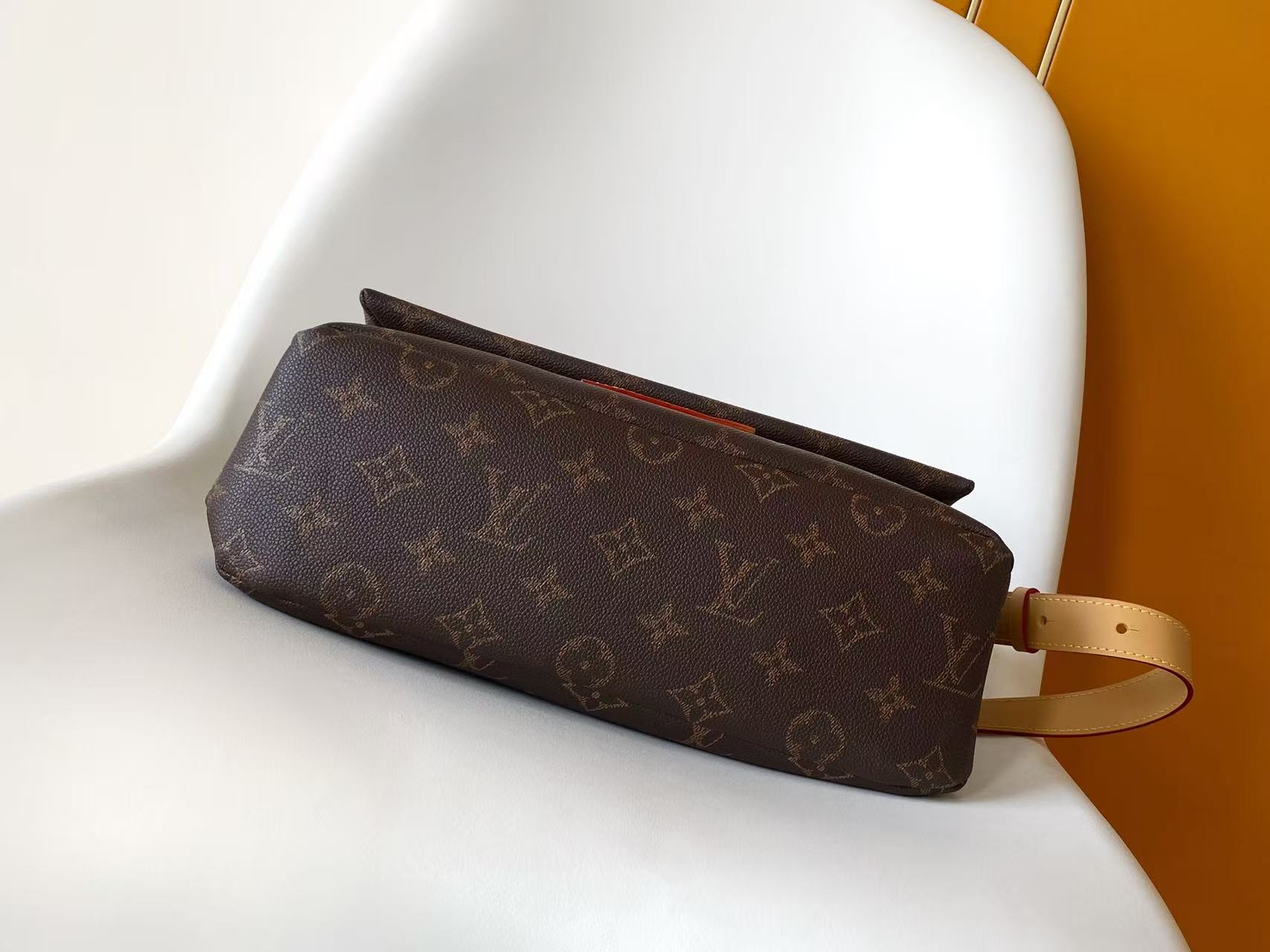 LV 26S TAKE OUT MESSENGER 32 IN BROWN CALFSKIN