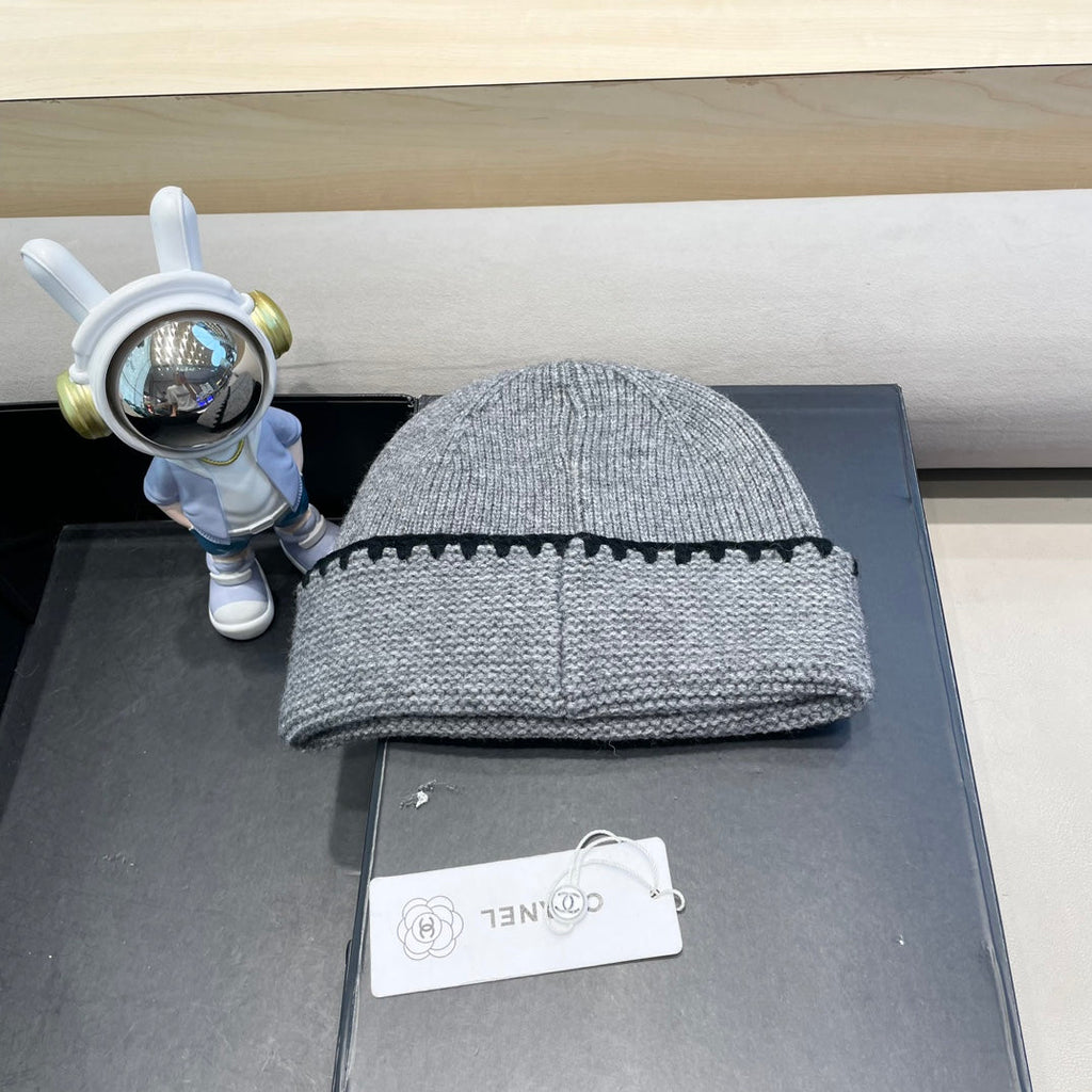 KNIT HAT IN SHADOW GRAY WOOL 424301
