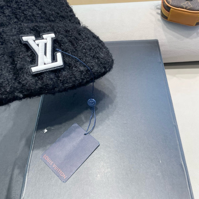 KNITTED BEANIE HAT IN BLACK WOOL 421268