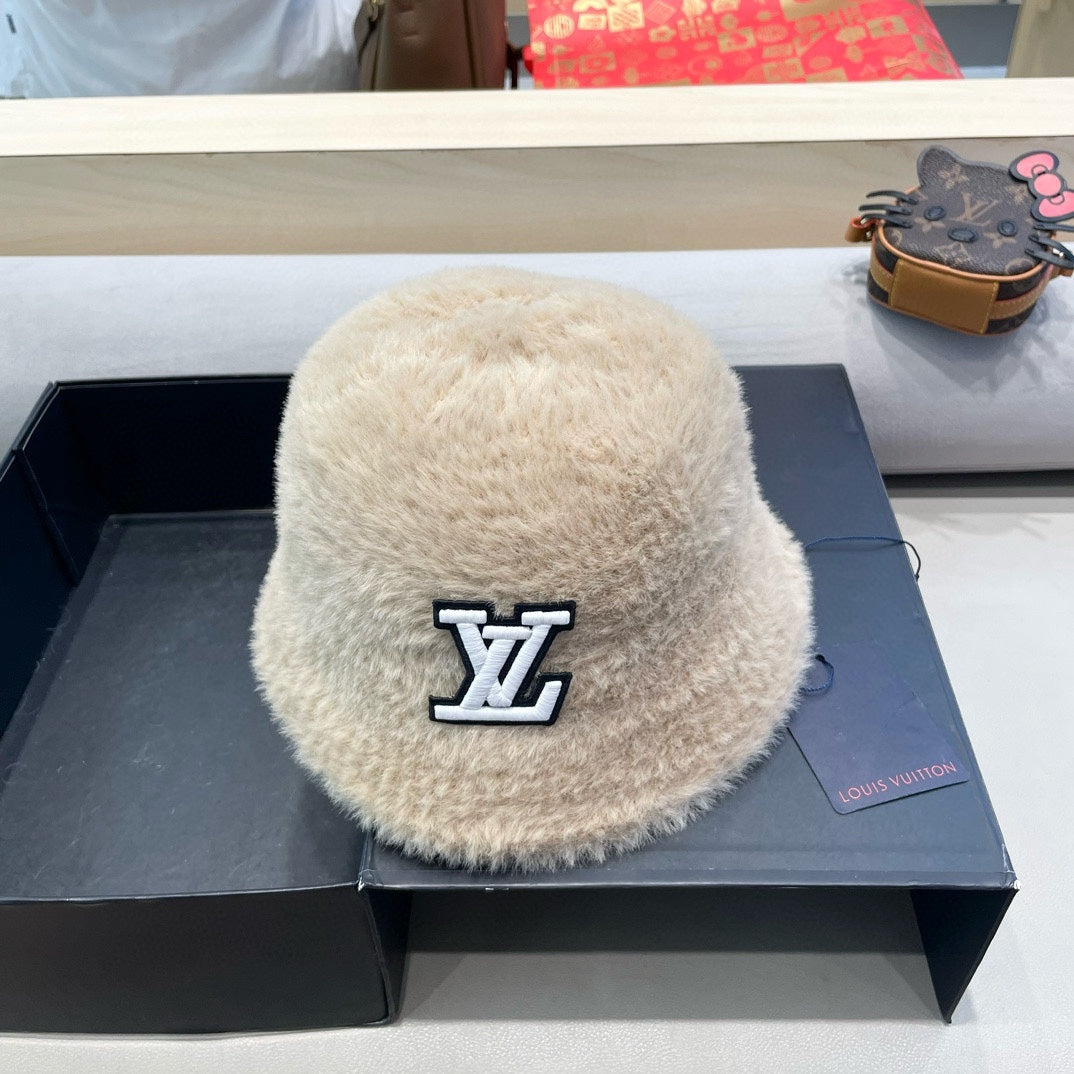 BUCKET HAT IN COSMIC LATTE BEIGE RABBIT FUR 426227