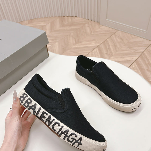 SLIP-ON SNEAKERS GRAFFITI IN BLACK CANVAS