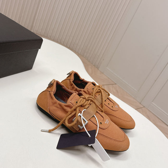 PRADA 26S LACE UP MINIMAL SNEAKERS IN CARAMEL BROWN CANVAS