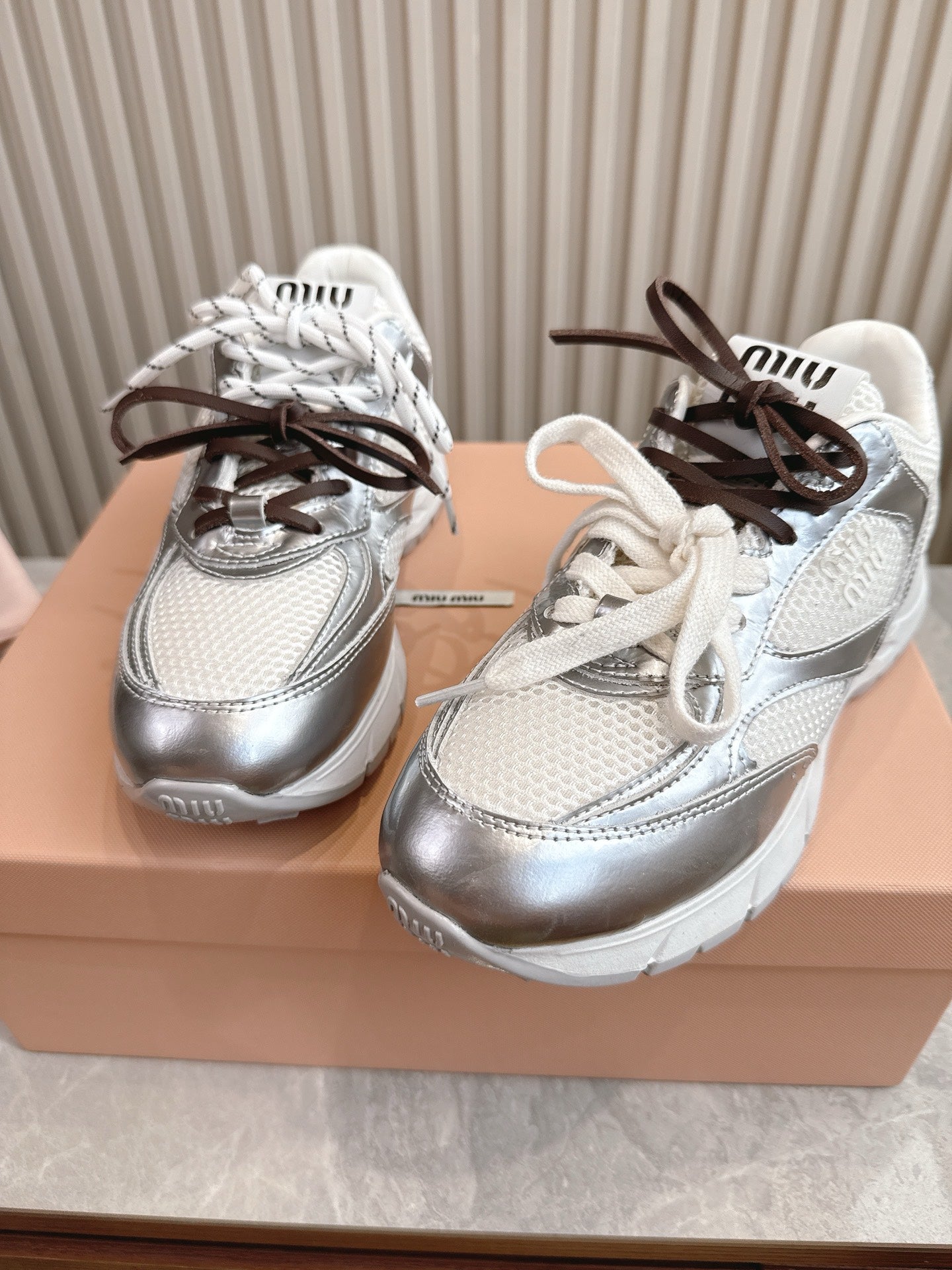 MM SNEAKERS IN WHITE AND SILVER MESH MIX CALFSKIN