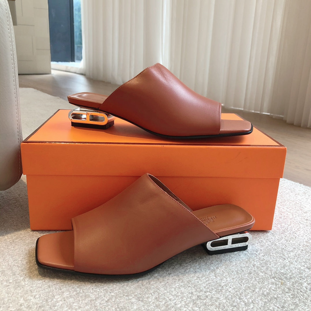 ICONIQUE 25 SANDAL CARAMEL CALFSKIN