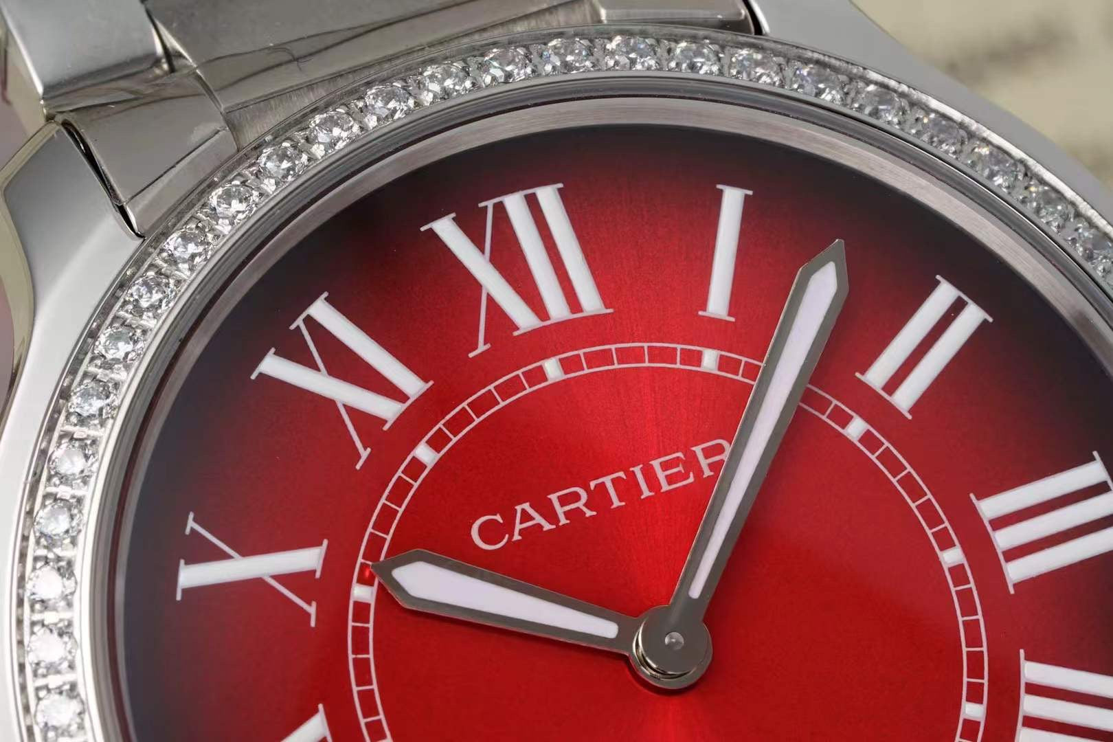 RONDE MUST DE CARTIER WATCH SILVER CASE AND CHERRY RED DIAL WITH CRYSTALS
