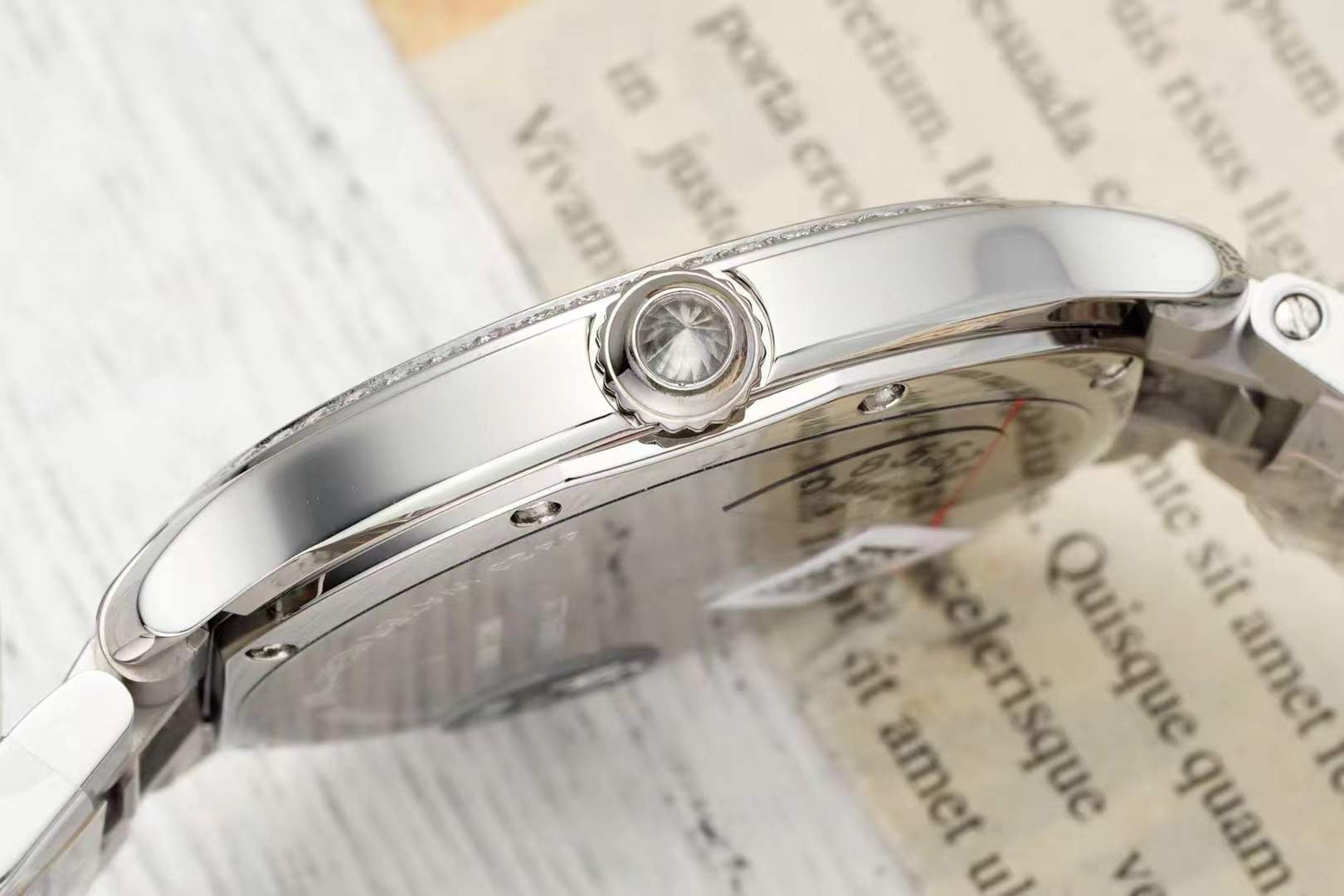 RONDE MUST DE CARTIER WATCH SILVER CASE AND CHERRY RED DIAL WITH CRYSTALS