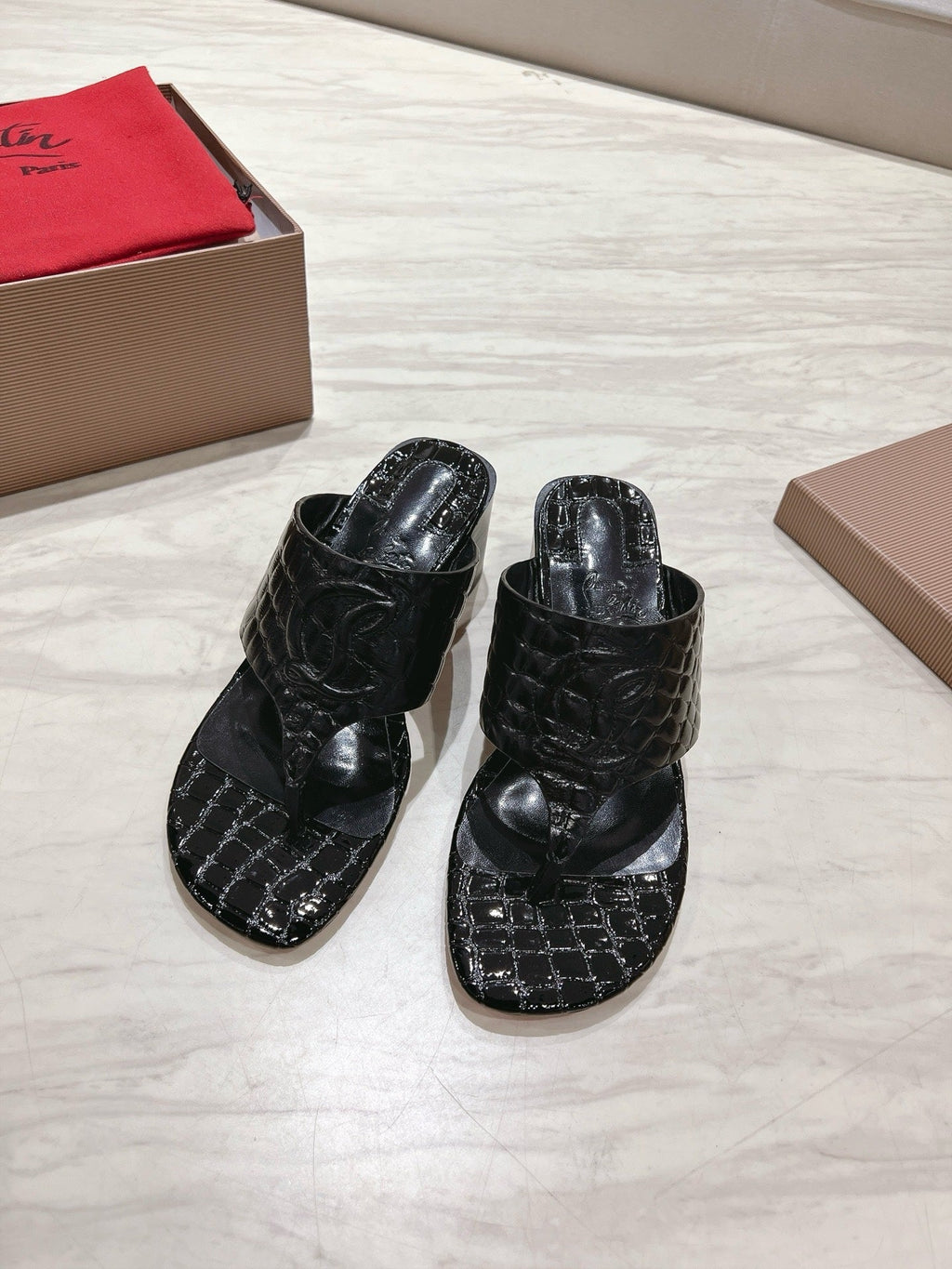 EMBOIDERED LOGO MULES IN BLACK EMBOSSED CALFSKIN