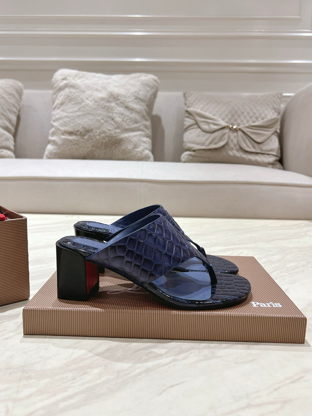 EMBOIDERED LOGO MULES IN NAVY BLUE EMBOSSED CALFSKIN