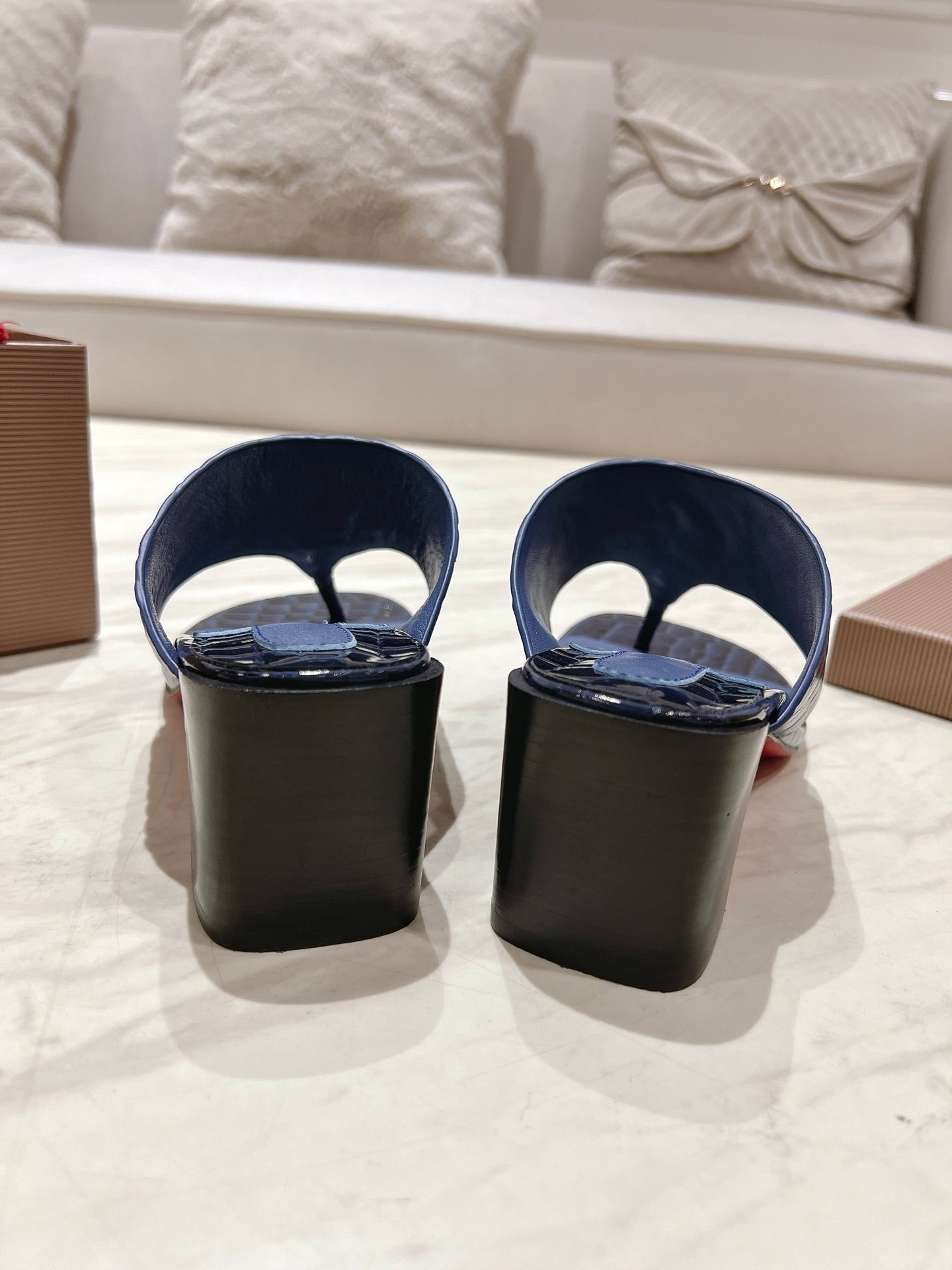 EMBOIDERED LOGO MULES IN NAVY BLUE EMBOSSED CALFSKIN