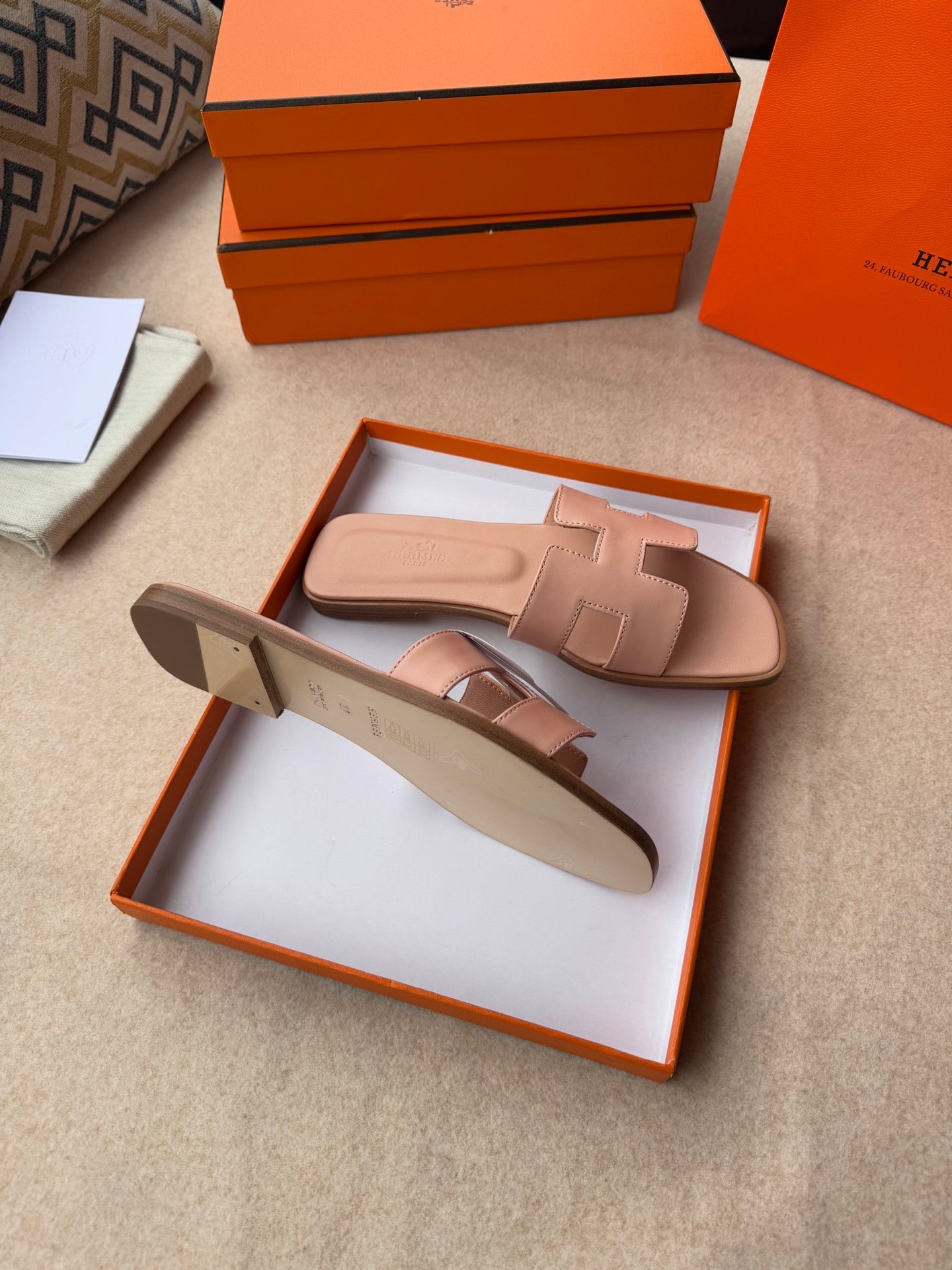 0RAN SANDALS IN PEACH PINK CALFSKIN