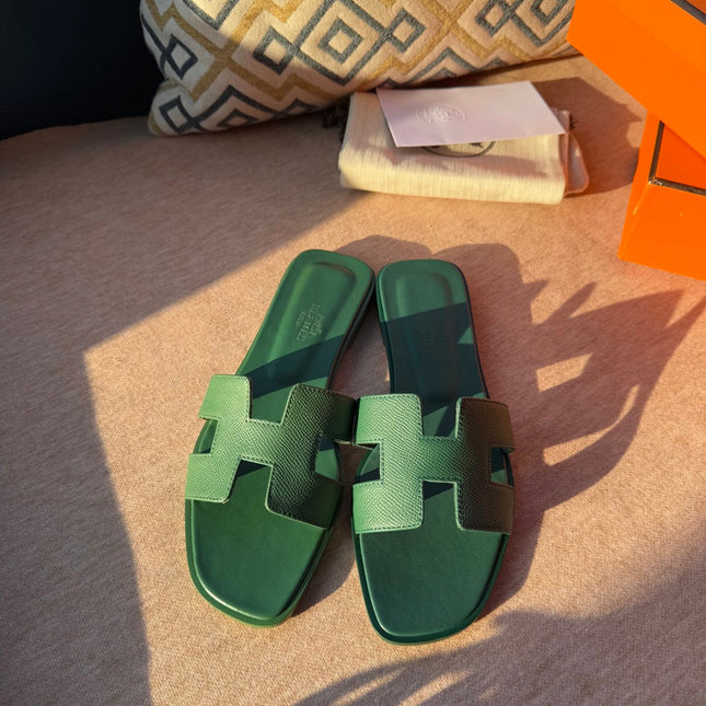 SANDALS IN HUNTER GREEN CALFSKIN