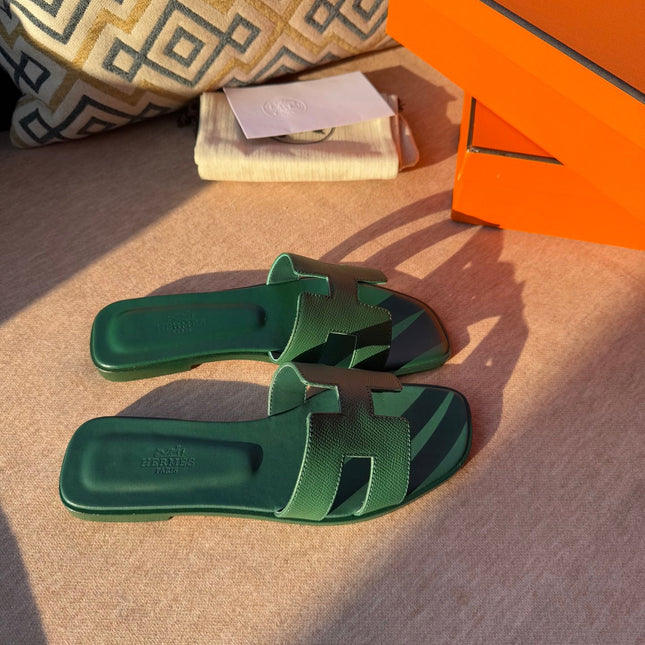 SANDALS IN HUNTER GREEN CALFSKIN