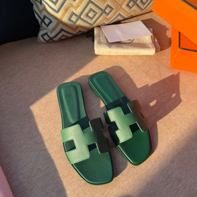 SANDALS IN HUNTER GREEN CALFSKIN