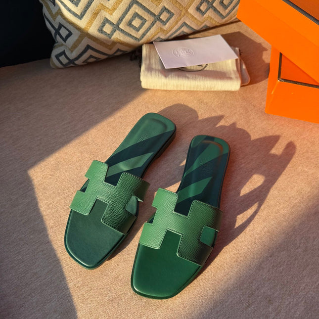 SANDALS IN HUNTER GREEN CALFSKIN