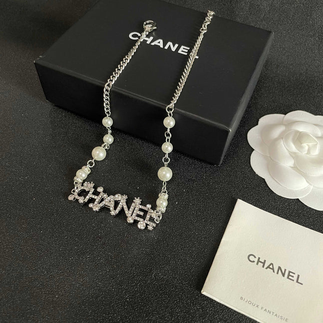 CHANEL 26S CHANEL LETTER CRYSTAL NECKLACE WITH PEARL DETAILS IN SILVER METAL 631901