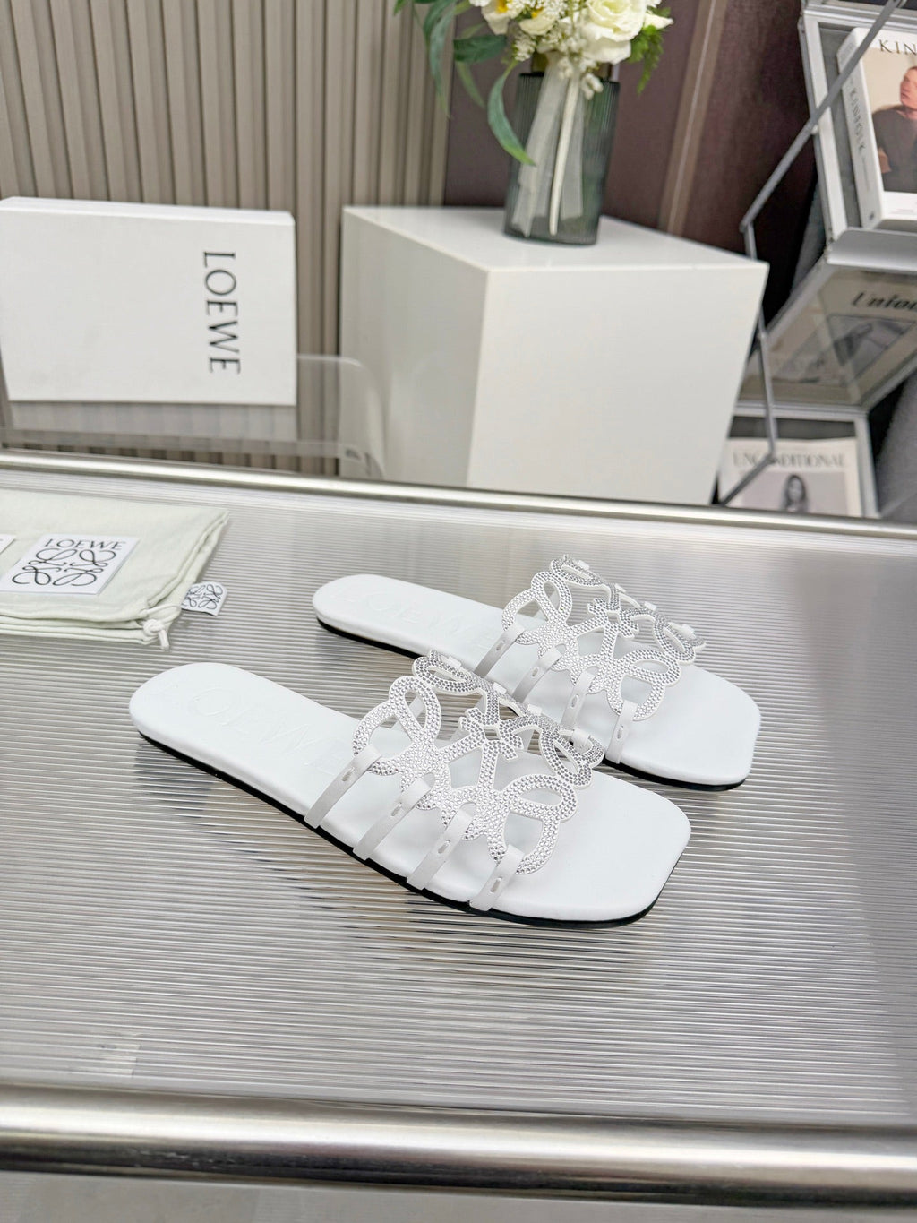 LOEWE 26S FLAT SANDALS IN WHITE CALFSKIN WITH CRYSTALS