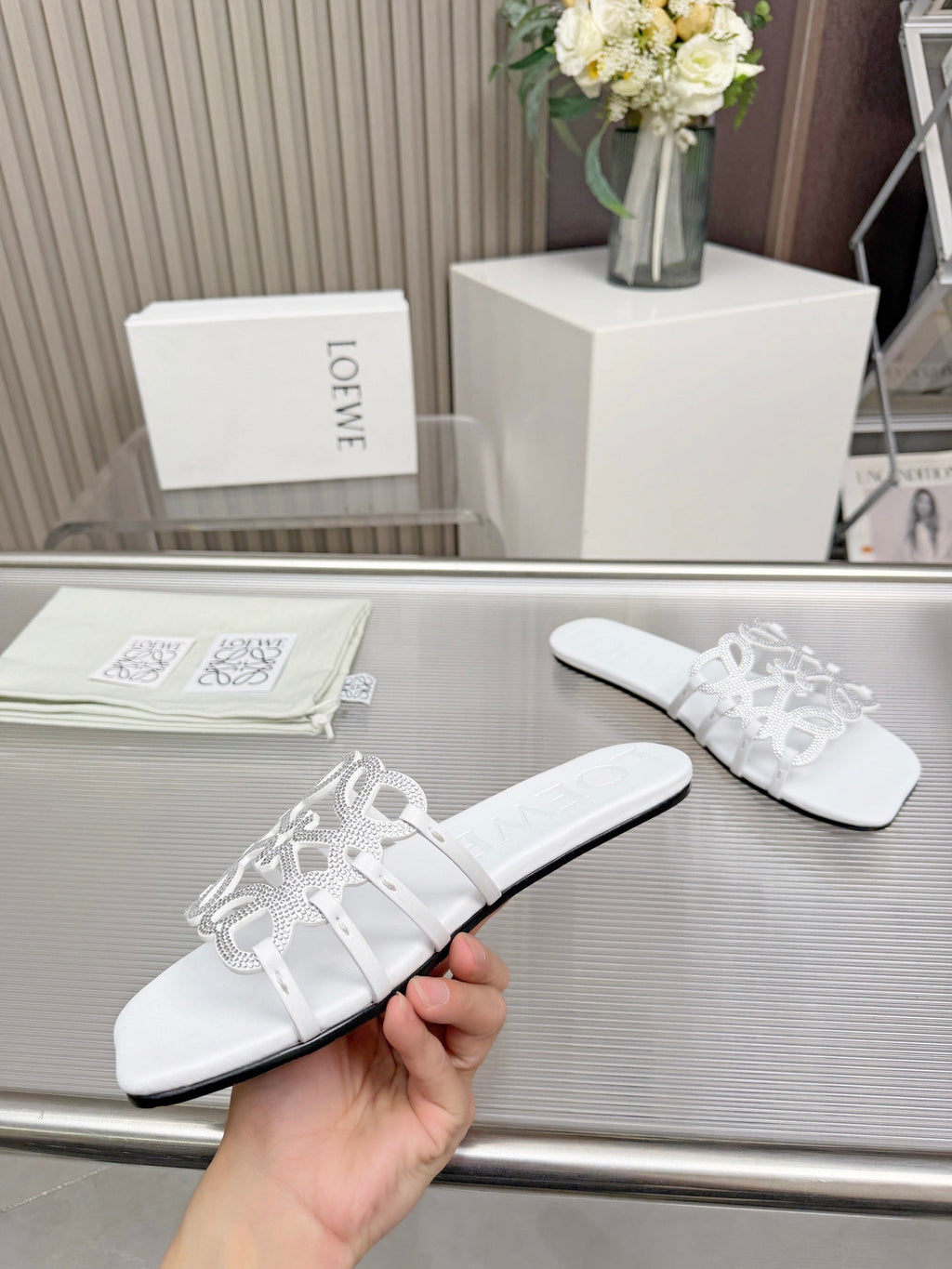 LOEWE 26S FLAT SANDALS IN WHITE CALFSKIN WITH CRYSTALS