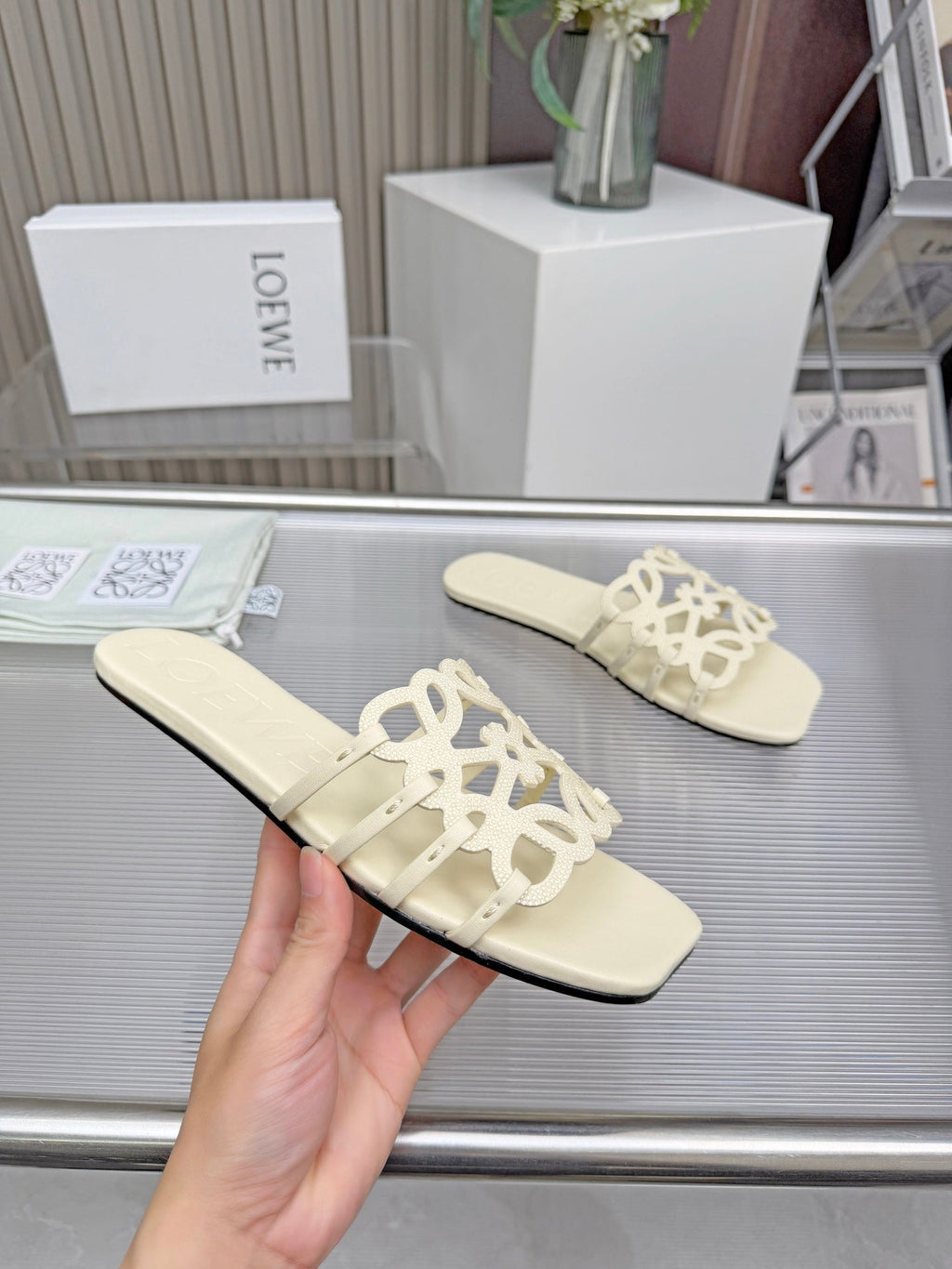 LOEWE 26S FLAT SANDALS IN CREAM WHITE CALFSKIN WITH CRYSTALS