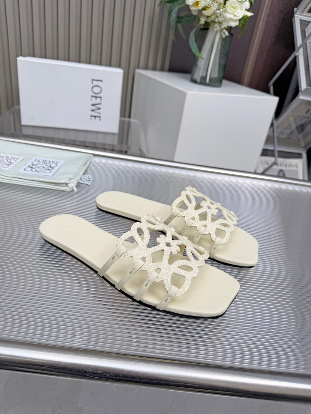 LOEWE 26S FLAT SANDALS IN CREAM WHITE CALFSKIN WITH CRYSTALS